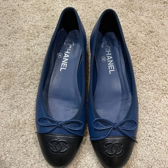 CHANEL Women's Navy and Black Flats - Picture 3 of 3